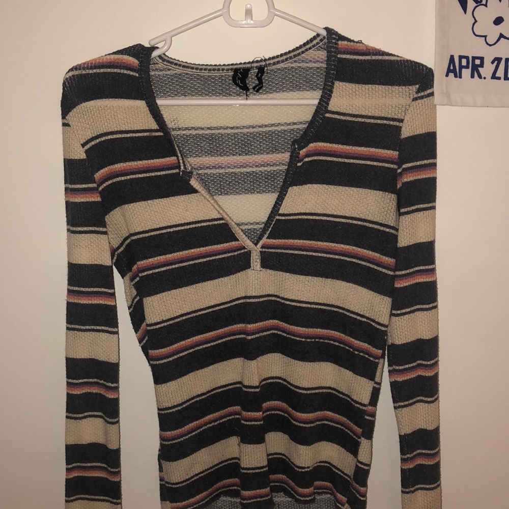 cute urban outfitters long sleeve!